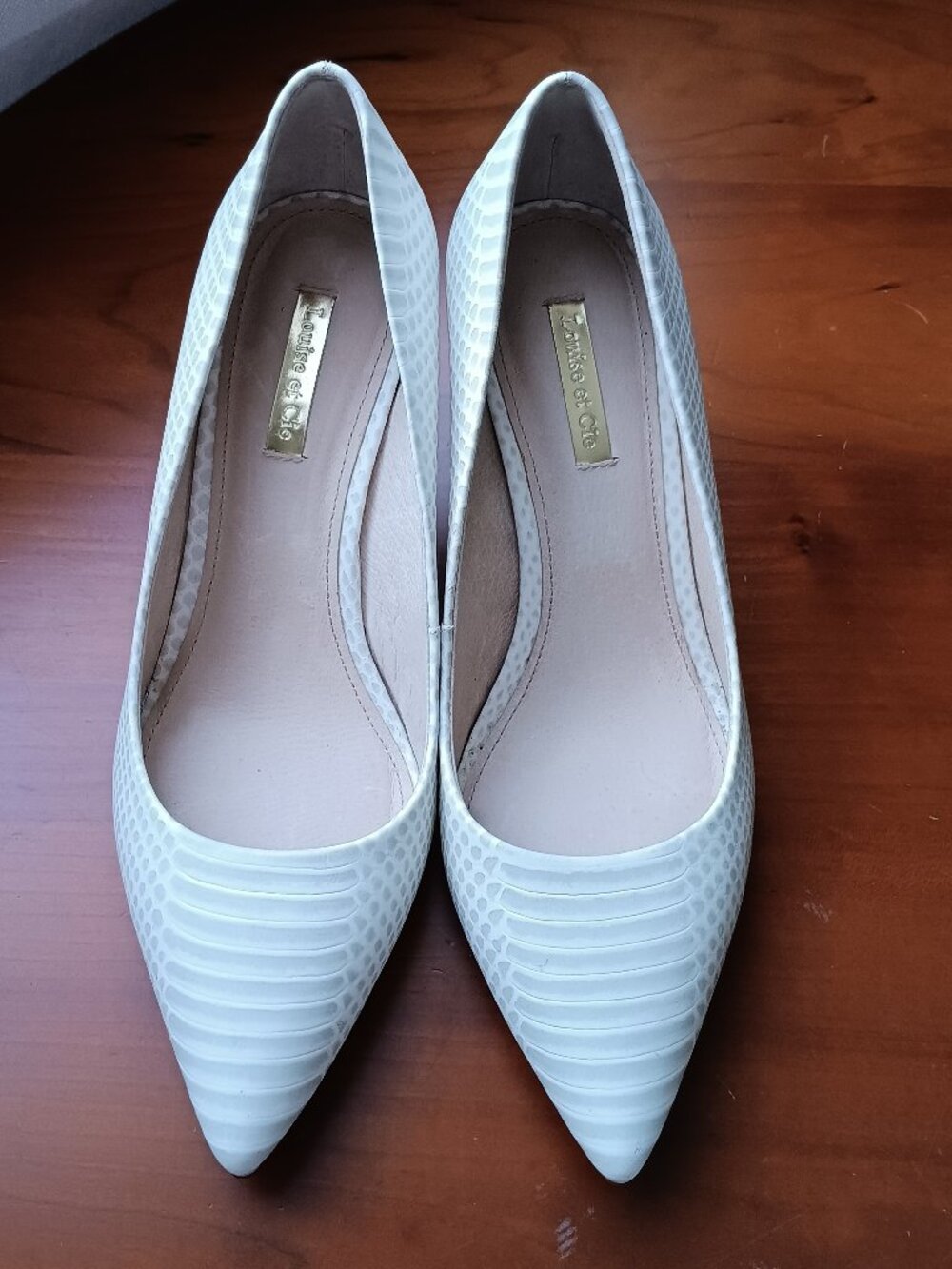 EUC Louise et Cie OffWhite Grey Snake Print Leather Point Toe Pump 8 1/2M/39
